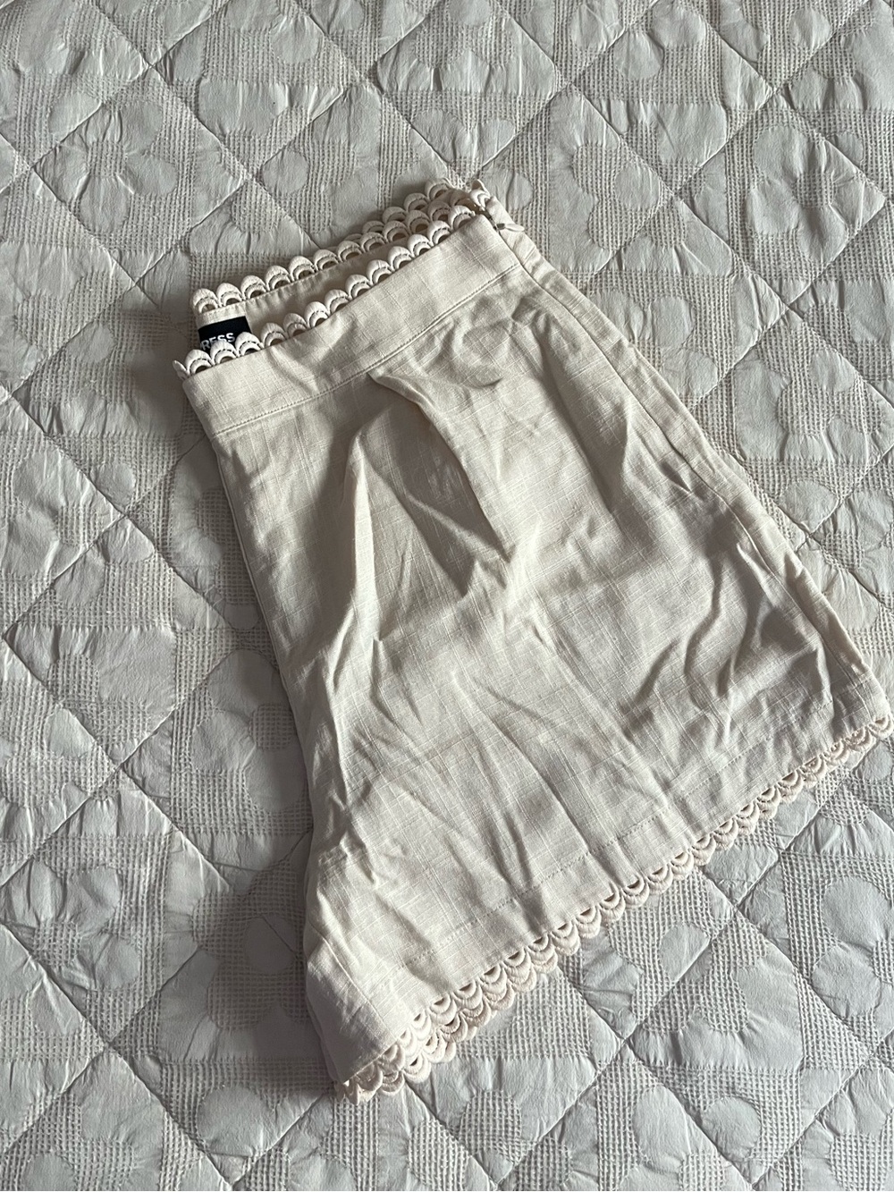 Express Cream Scallop-Trim Linen-Blend Shorts Size 10